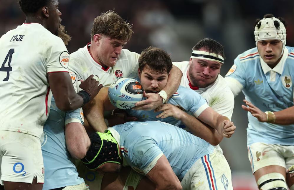 France beat England to clinch Six Nations title